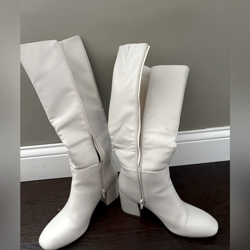 White leather Go-Go boots 9.5, SO brand